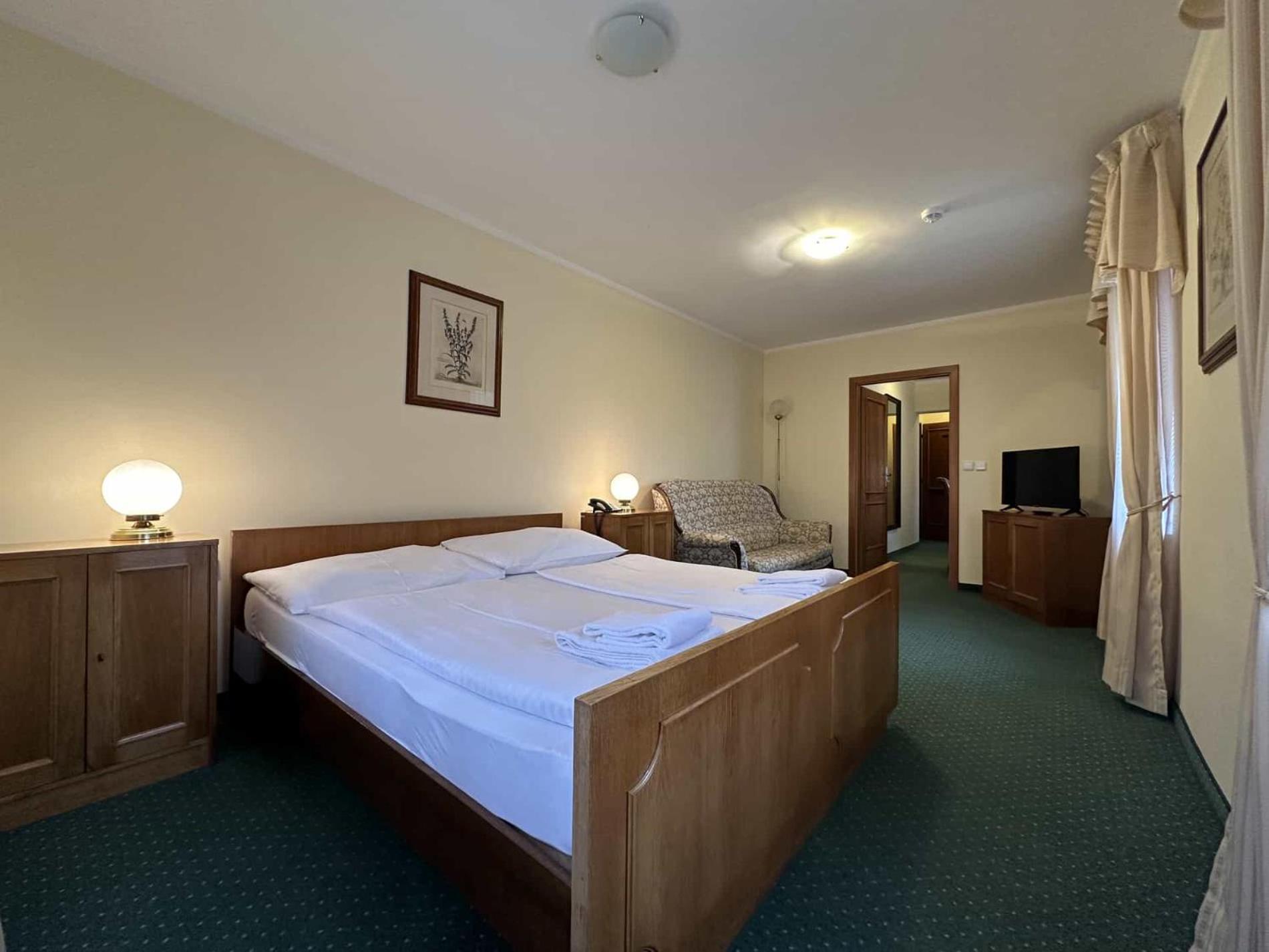 קרלובי וארי Hotel U Zamecku Cihelny מראה חיצוני תמונה