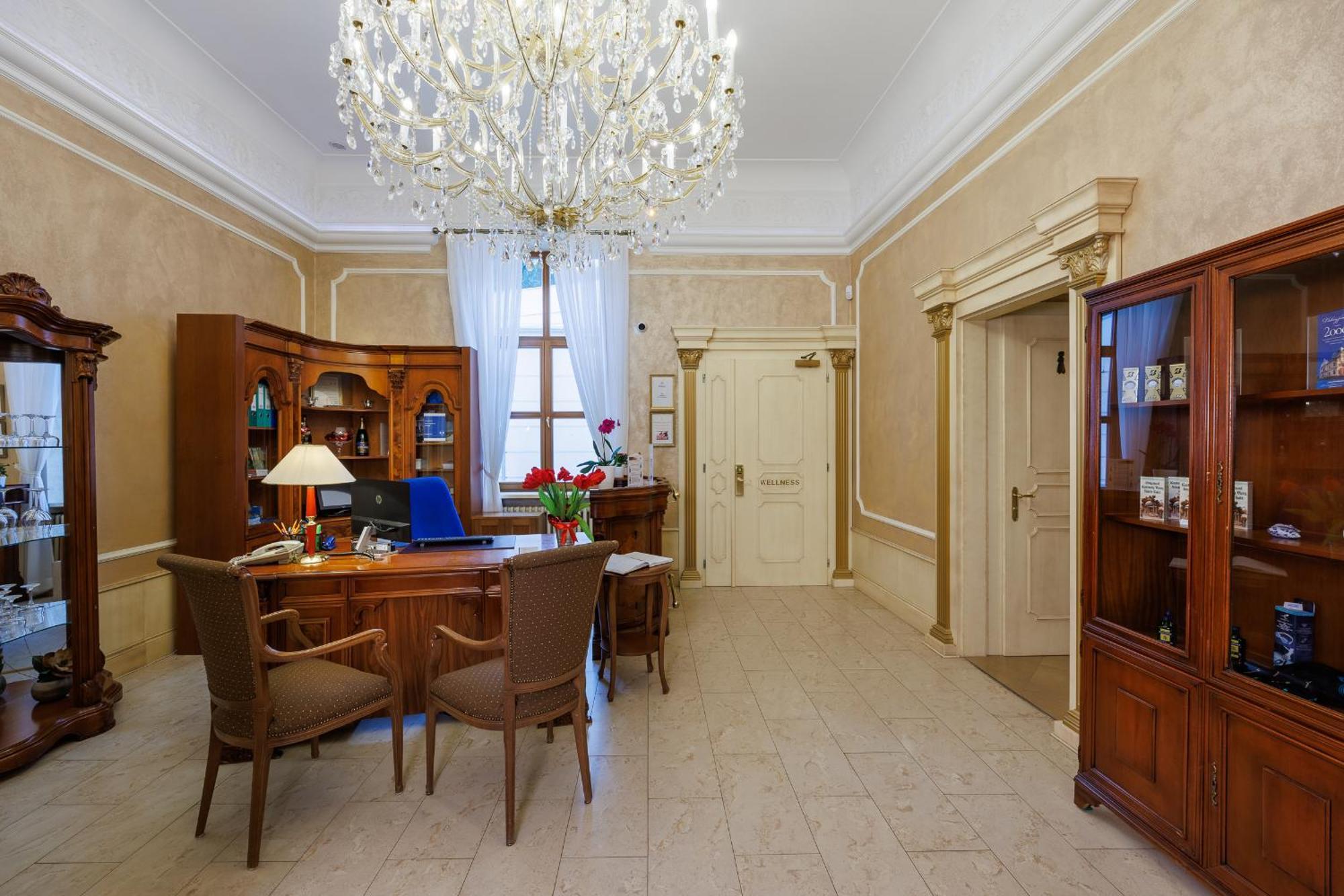 קרלובי וארי Hotel U Zamecku Cihelny מראה חיצוני תמונה