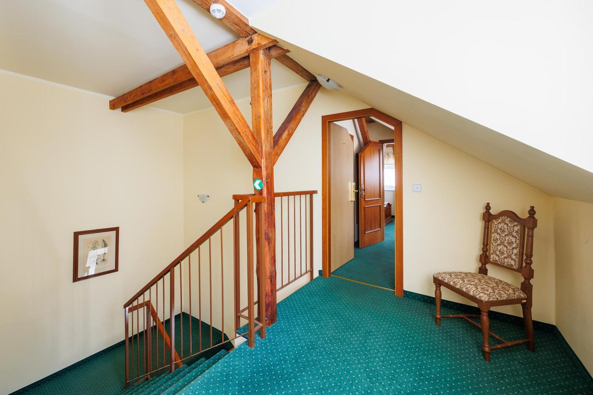 קרלובי וארי Hotel U Zamecku Cihelny מראה חיצוני תמונה
