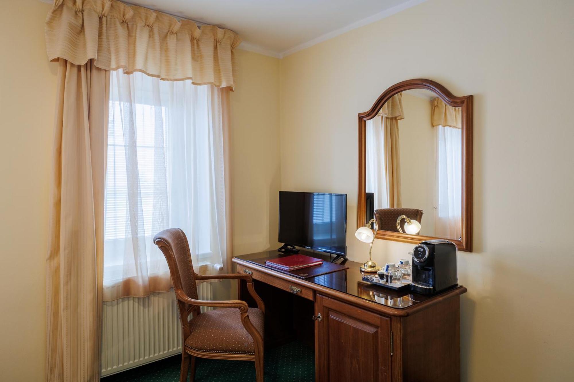 קרלובי וארי Hotel U Zamecku Cihelny מראה חיצוני תמונה